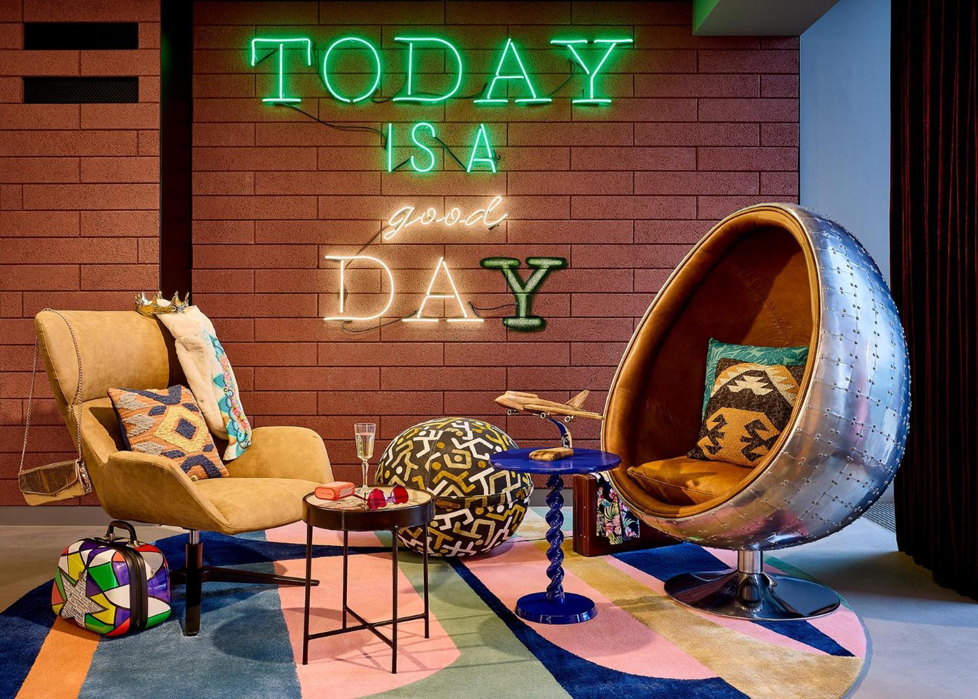 Moxy Luxembourg Airport Hotel Niederanven Exterior foto