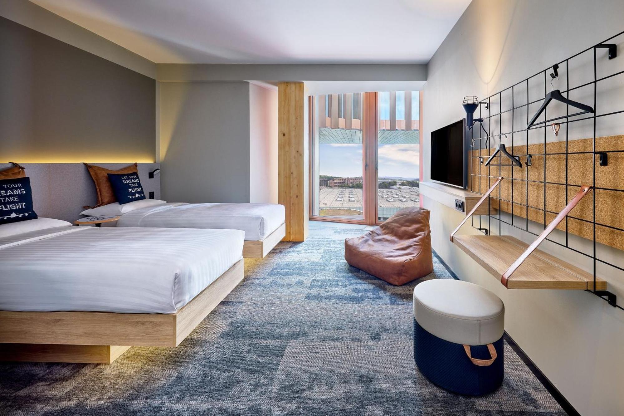Moxy Luxembourg Airport Hotel Niederanven Exterior foto