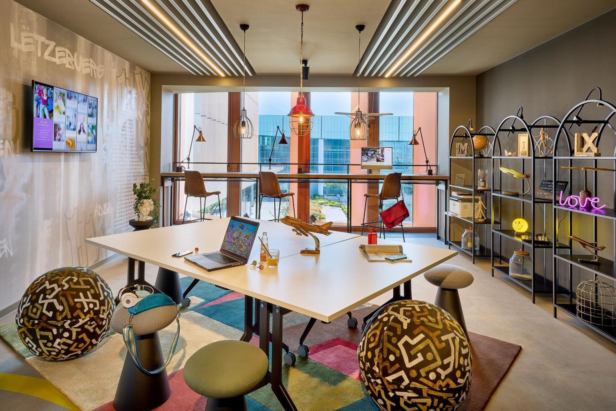 Moxy Luxembourg Airport Hotel Niederanven Exterior foto