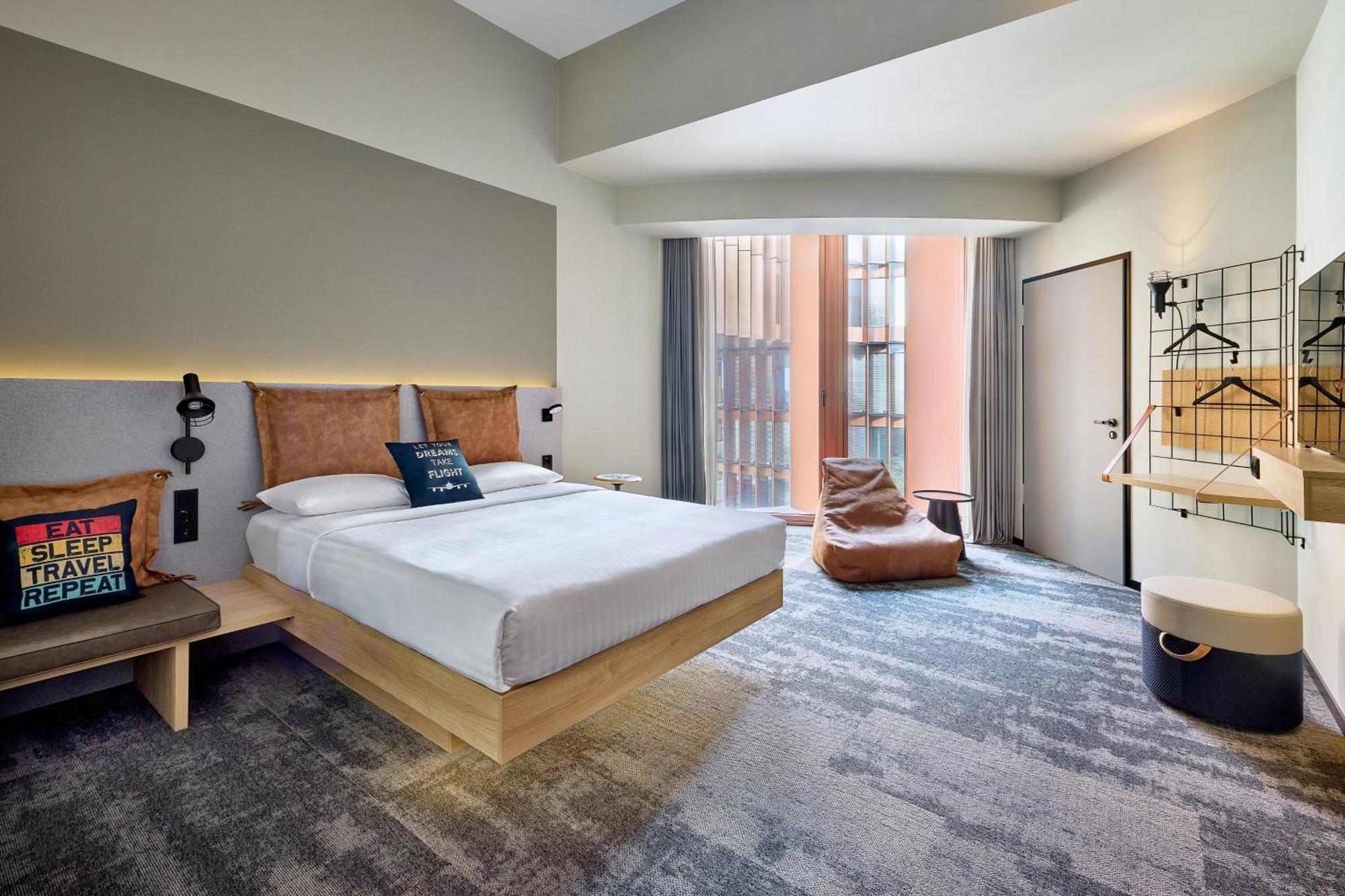 Moxy Luxembourg Airport Hotel Niederanven Exterior foto